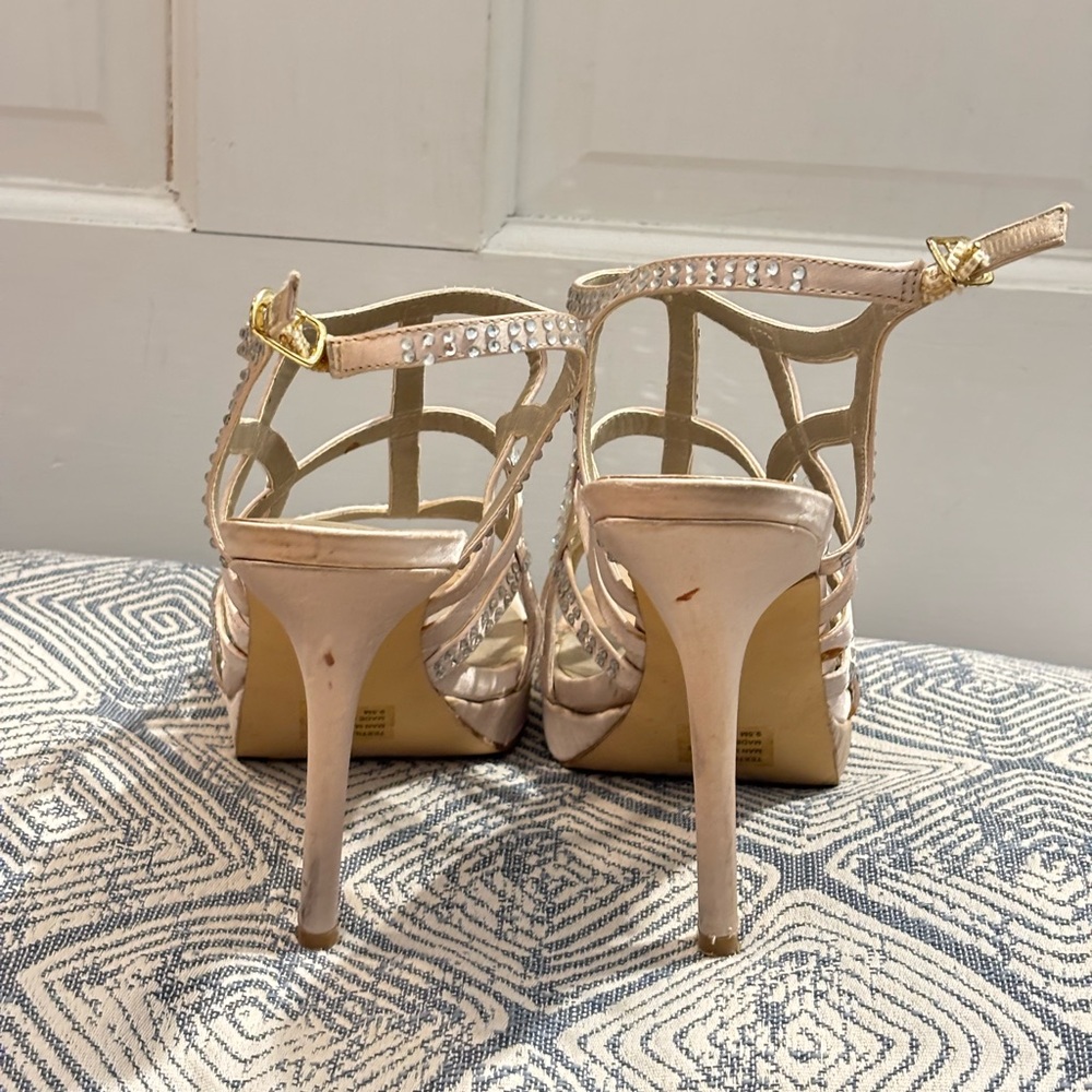 Audrey Brooke Elegant Champagne Strappy Sandals Crystal Embellishments Size 9.5 - Picture 4 of 5